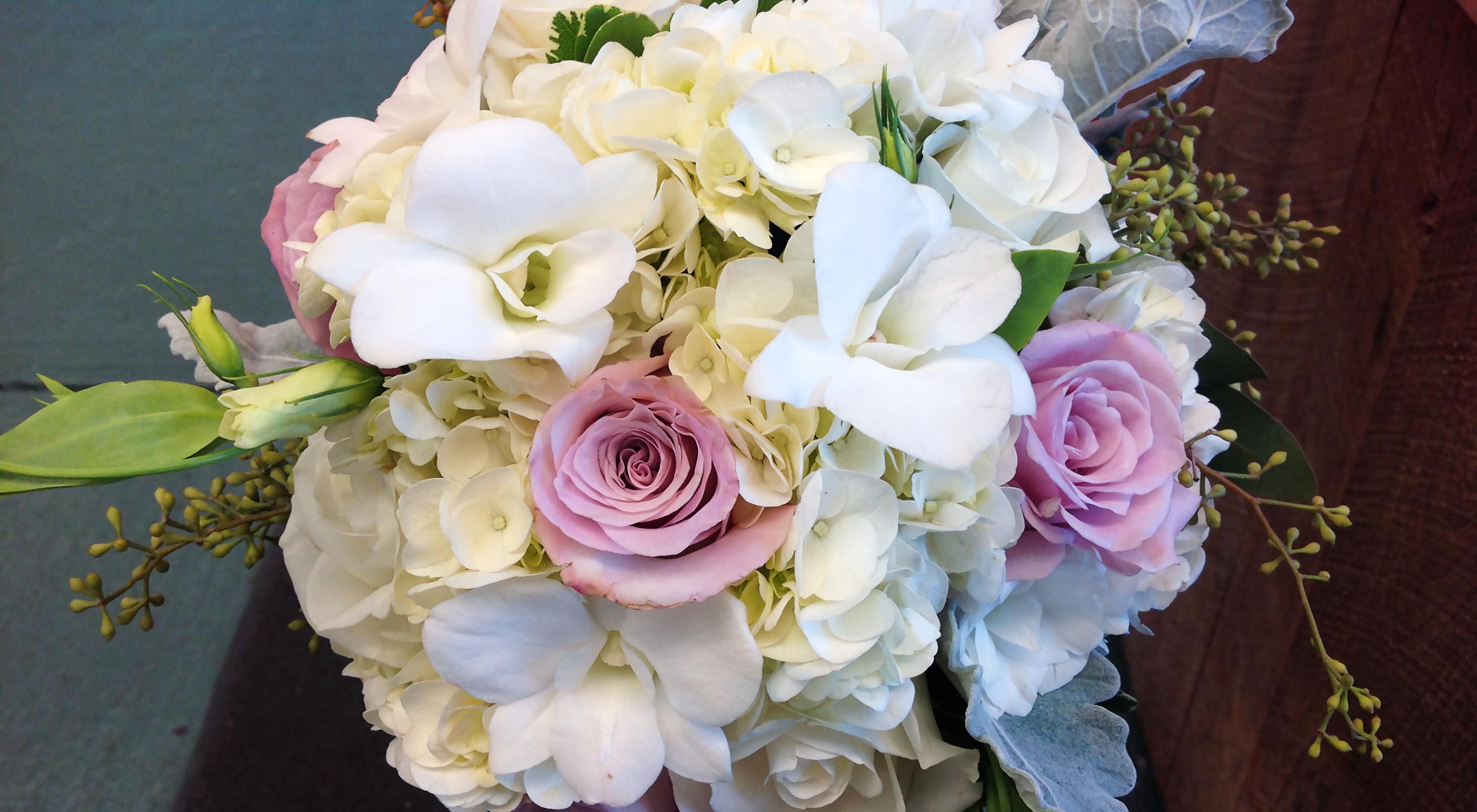 white and pink wedding bouquet